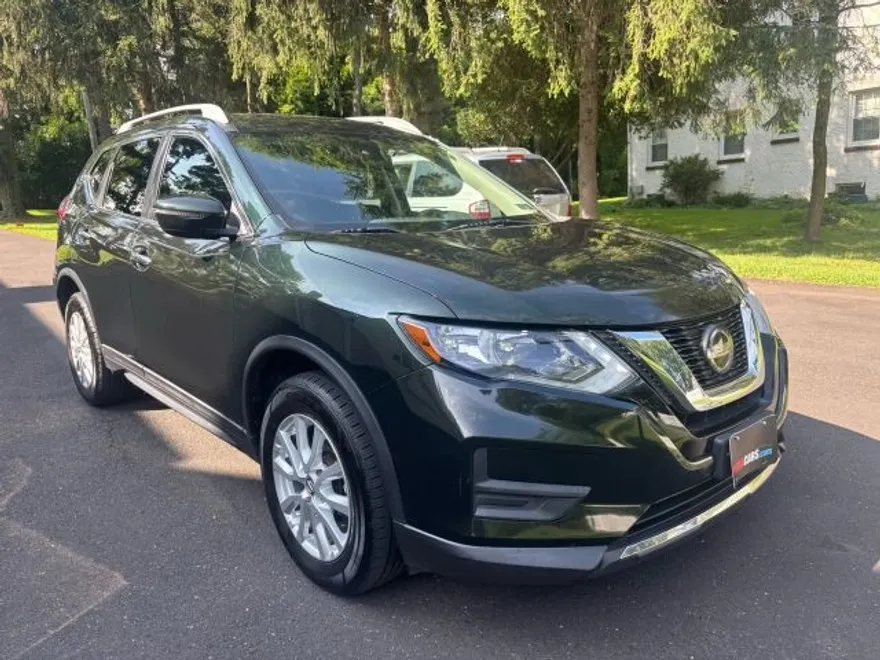 2019 Nissan Rogue SV photo 1