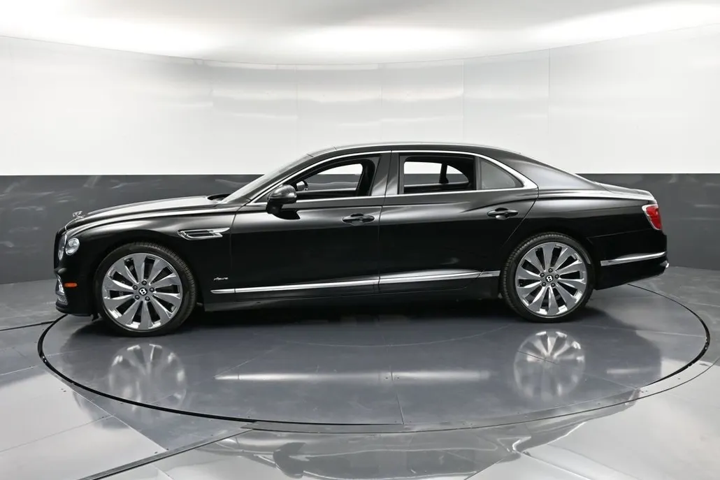 2023 Bentley Flying Spur V8 photo 1