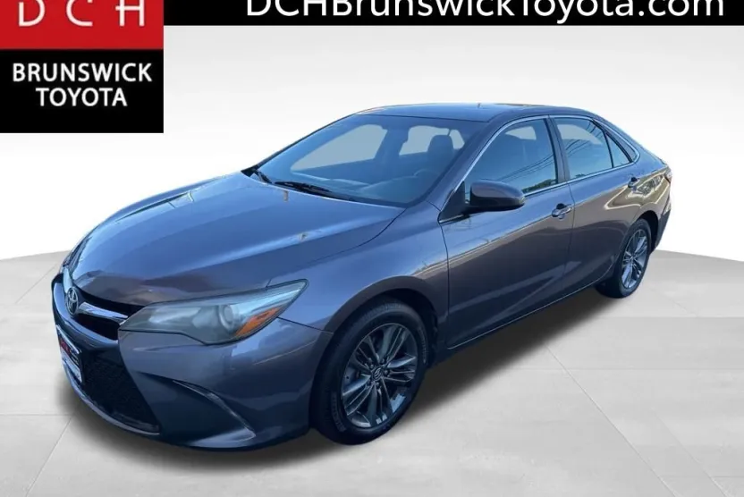 2016 Toyota Camry SE photo 1