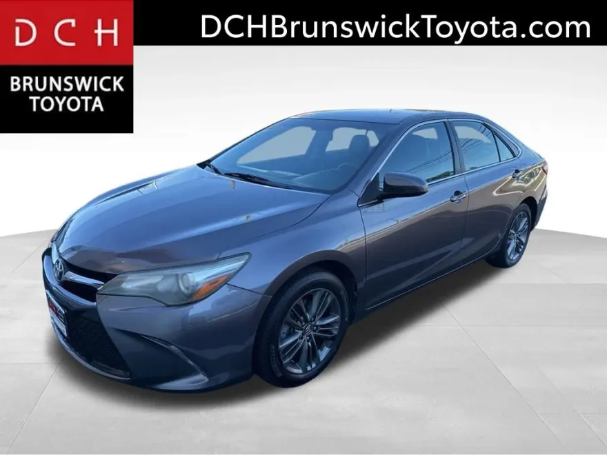 2016 Toyota Camry SE photo 1