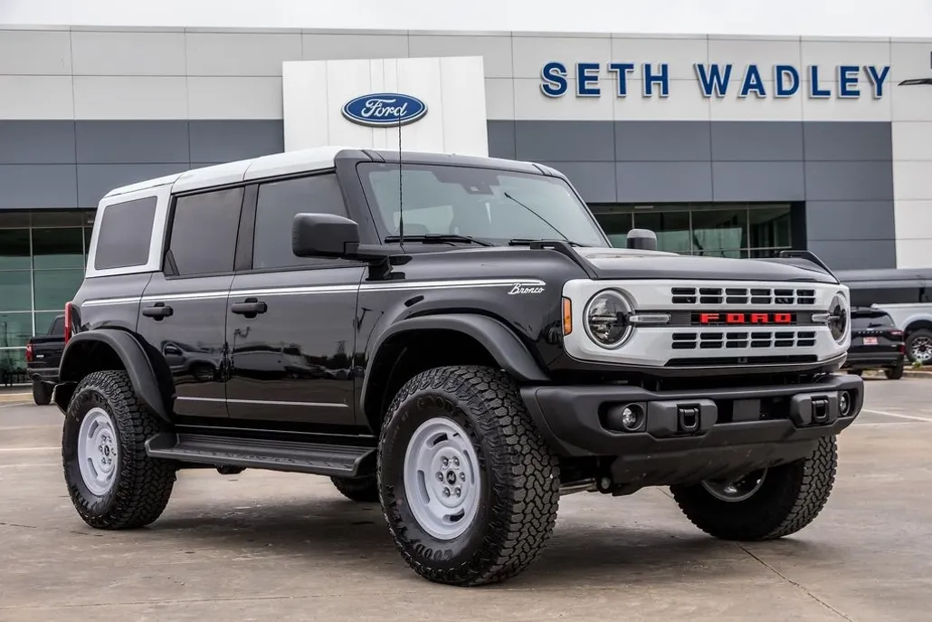 2025 Ford Bronco Heritage First Edition photo 1