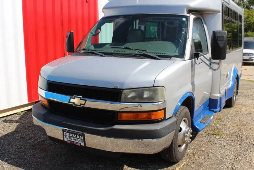 2012 Chevrolet Express 3500 Cutaway photo 1