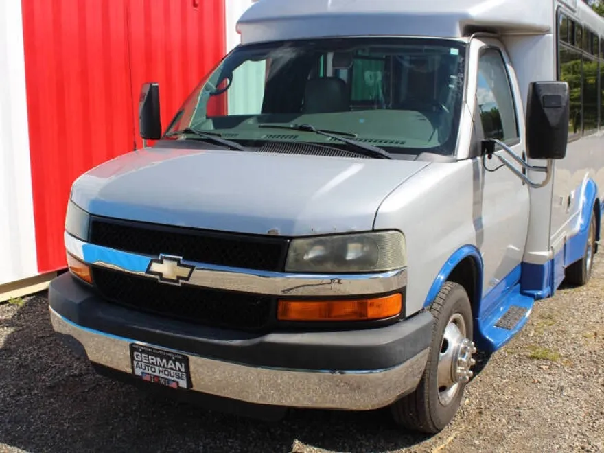 2012 Chevrolet Express 3500 Cutaway photo 1
