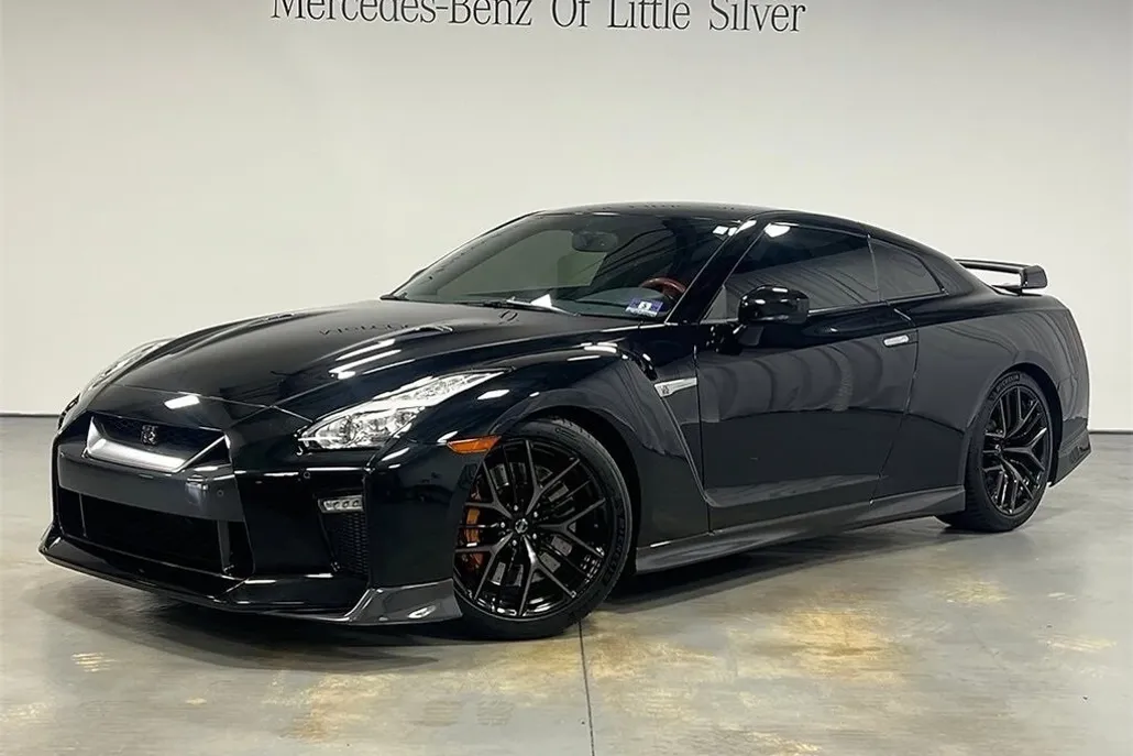 2017 Nissan GT-R Premium photo 1