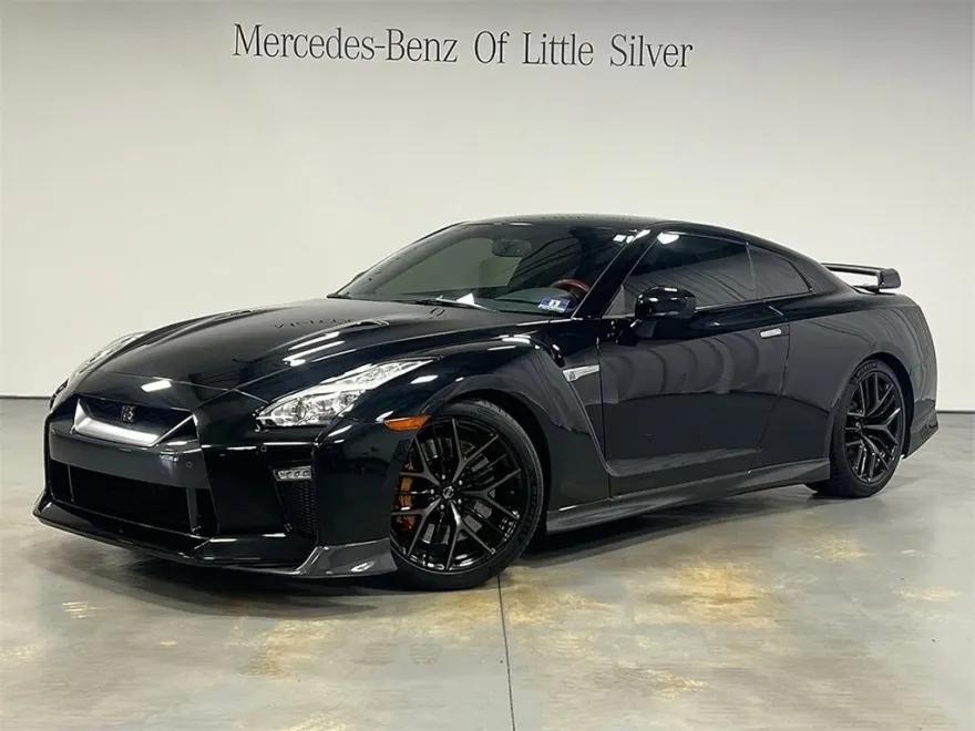 2017 Nissan GT-R Premium photo 1