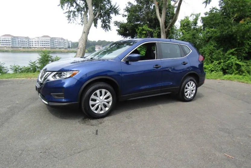 2020 Nissan Rogue S photo 1