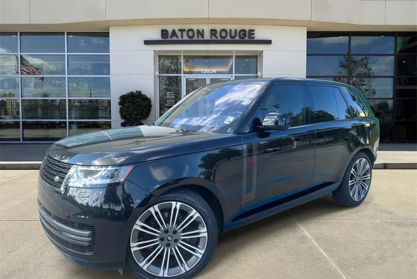 2023 Land Rover Range Rover SE photo 1