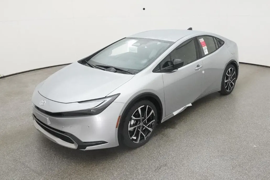 2026 Toyota Prius Plug-in Hybrid XSE photo 1