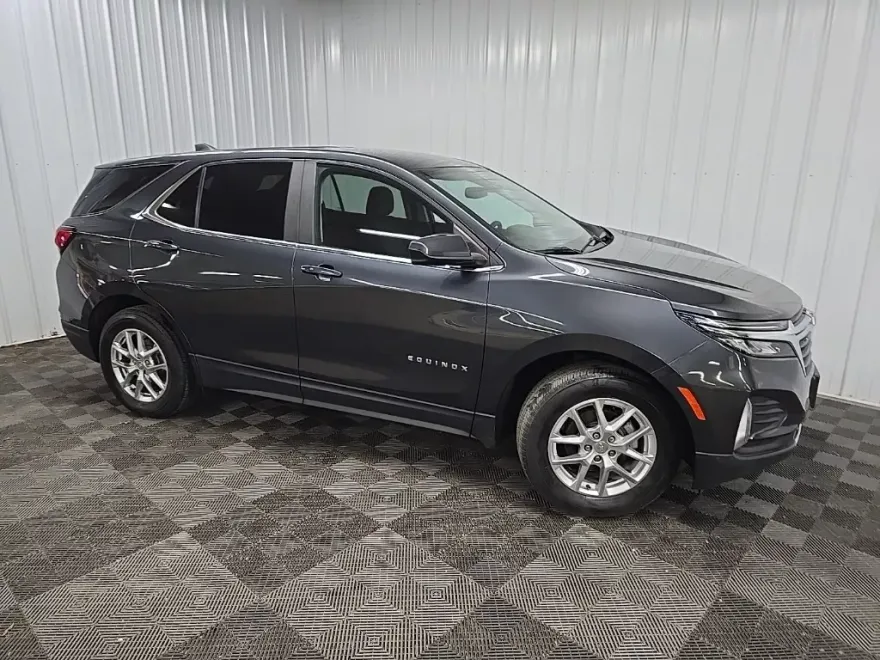 2022 Chevrolet Equinox LT photo 1