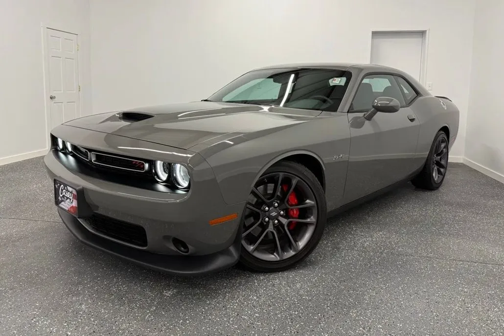 2023 Dodge Challenger R/T photo 1