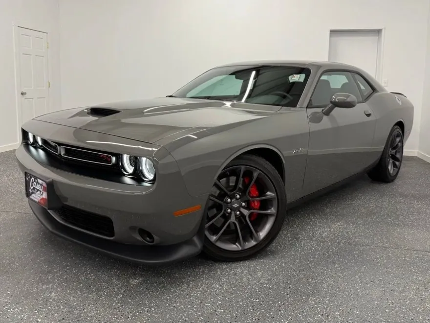 2023 Dodge Challenger R/T photo 1