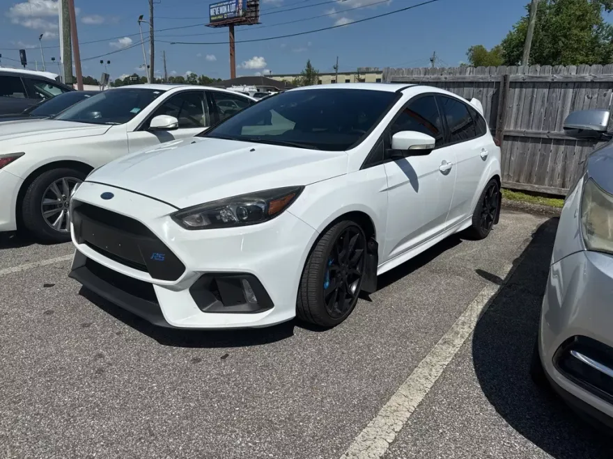 2017 Ford Focus RS photo 1