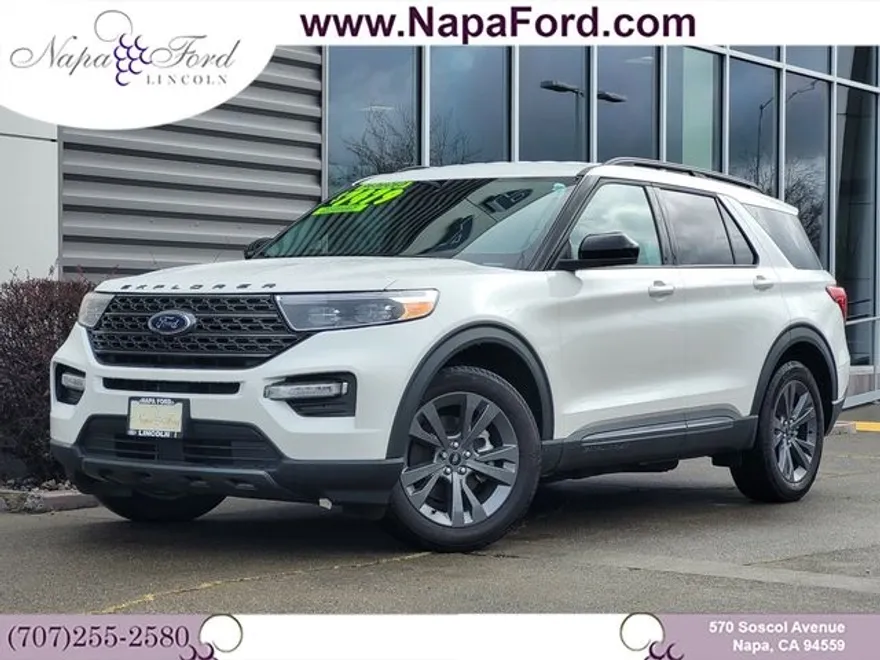 2023 Ford Explorer XLT photo 1