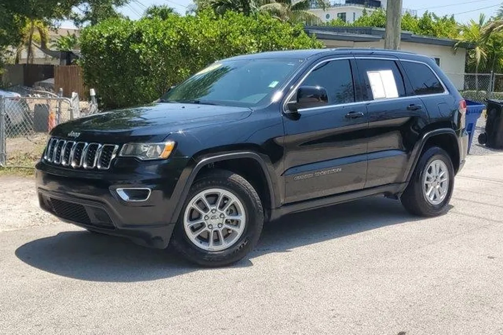 2020 Jeep Grand Cherokee Laredo photo 1