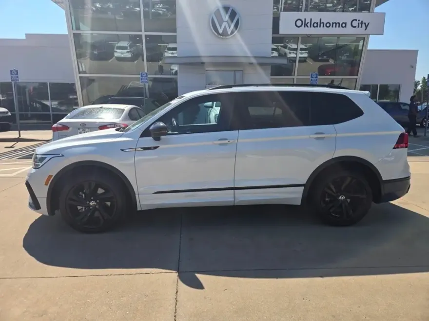 2023 Volkswagen Tiguan SE R-Line Black photo 1