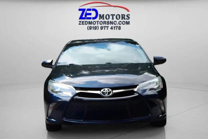2016 Toyota Camry SE photo 1