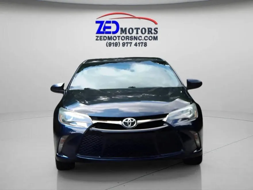 2016 Toyota Camry SE photo 1