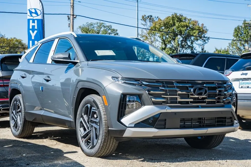 2026 Hyundai Tucson Hybrid Limited photo 1