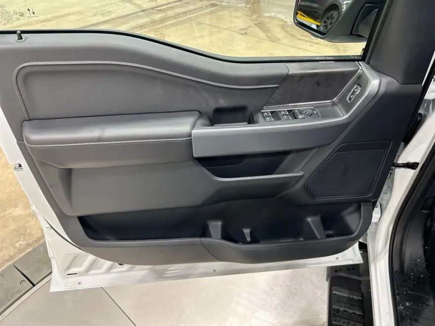 2025 Ford F-150 XLT photo 10