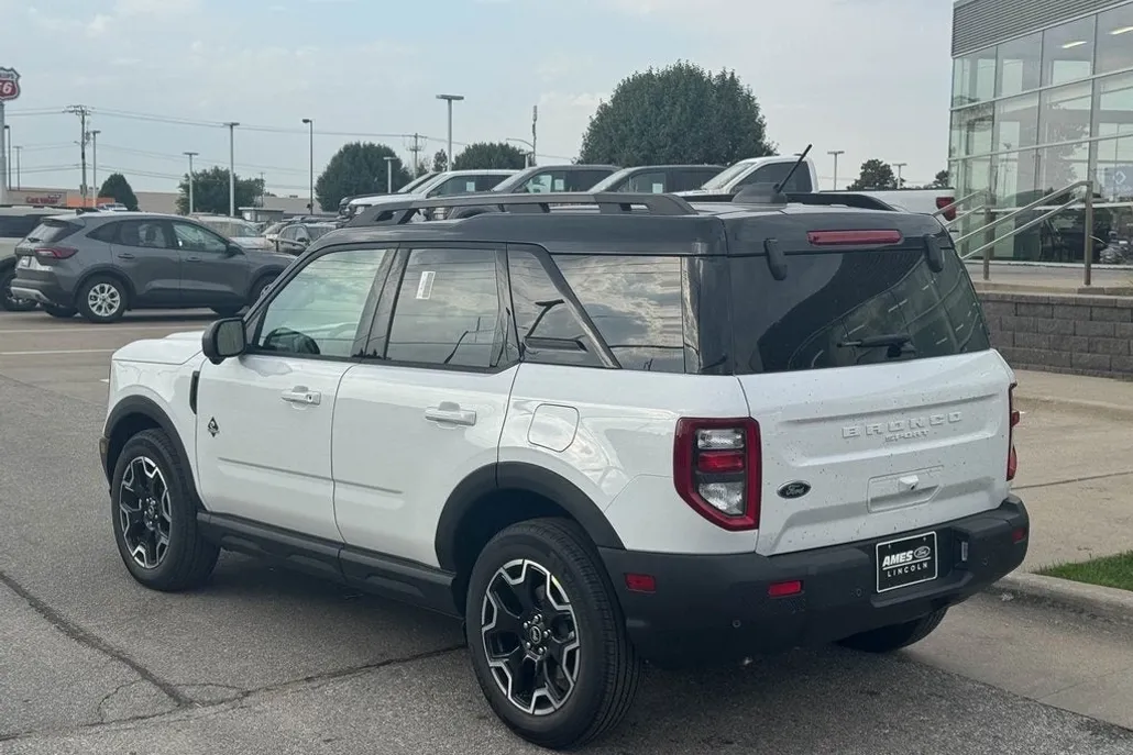 2025 Ford Bronco Sport Outer Banks photo 1
