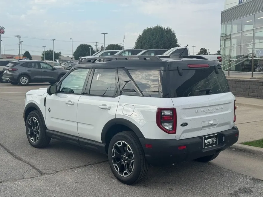 2025 Ford Bronco Sport Outer Banks photo 1