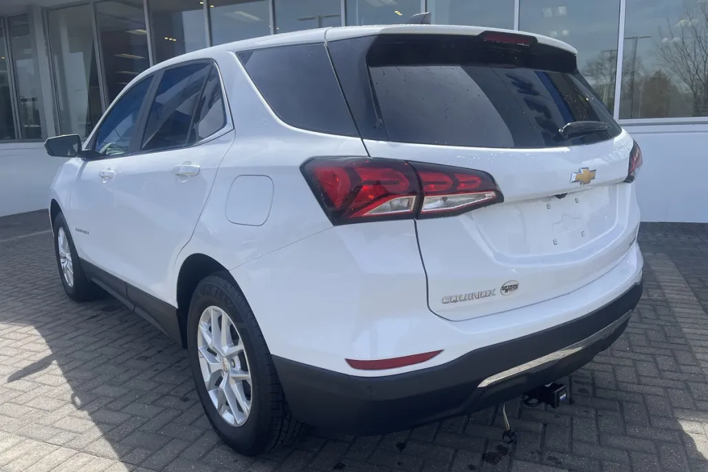 2023 Chevrolet Equinox LT photo 1