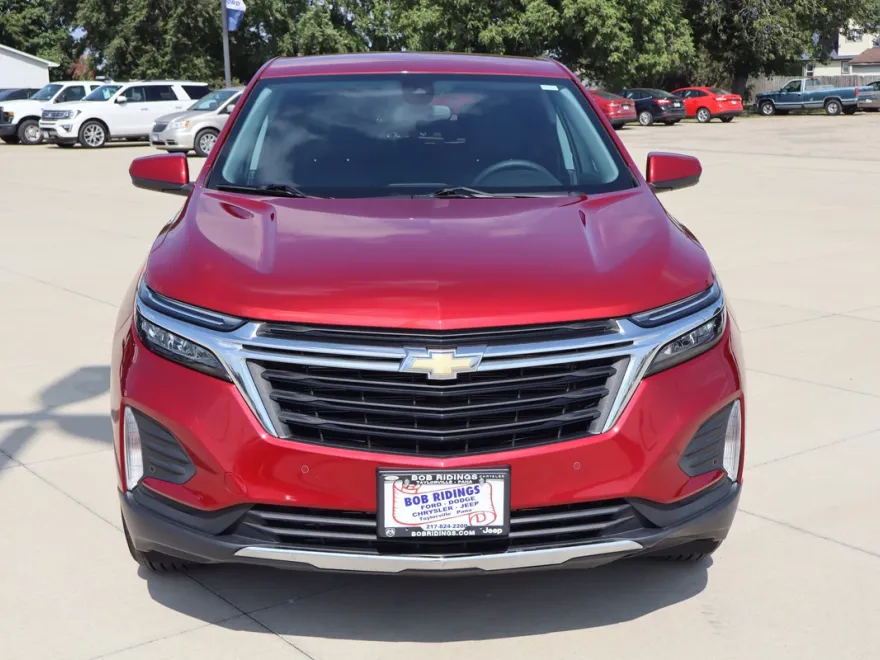2023 Chevrolet Equinox LT photo 1