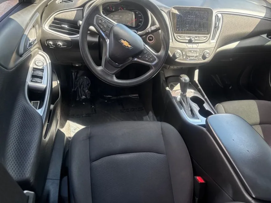 2020 Chevrolet Malibu LS photo 1