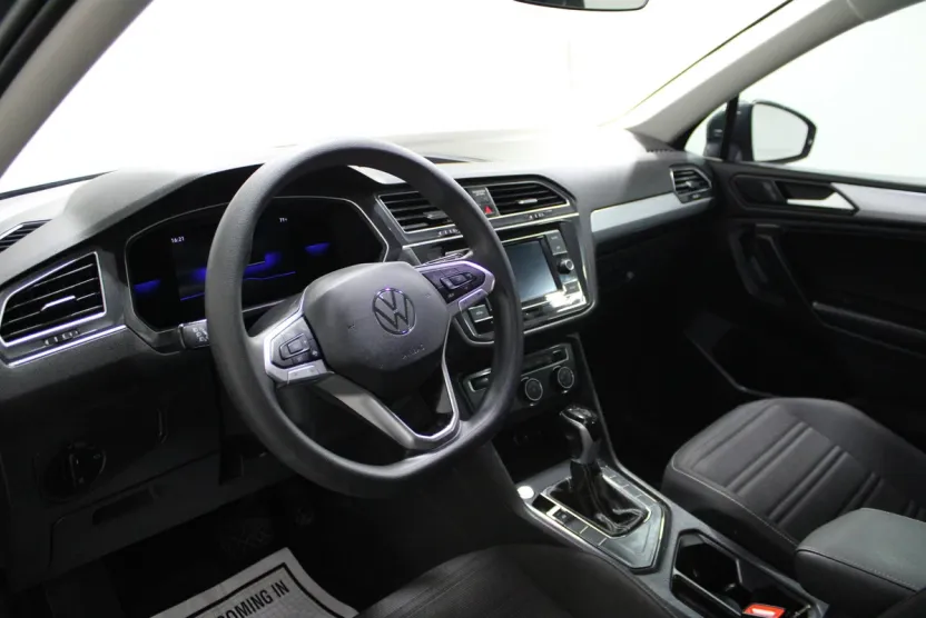 2023 Volkswagen Tiguan S photo 1