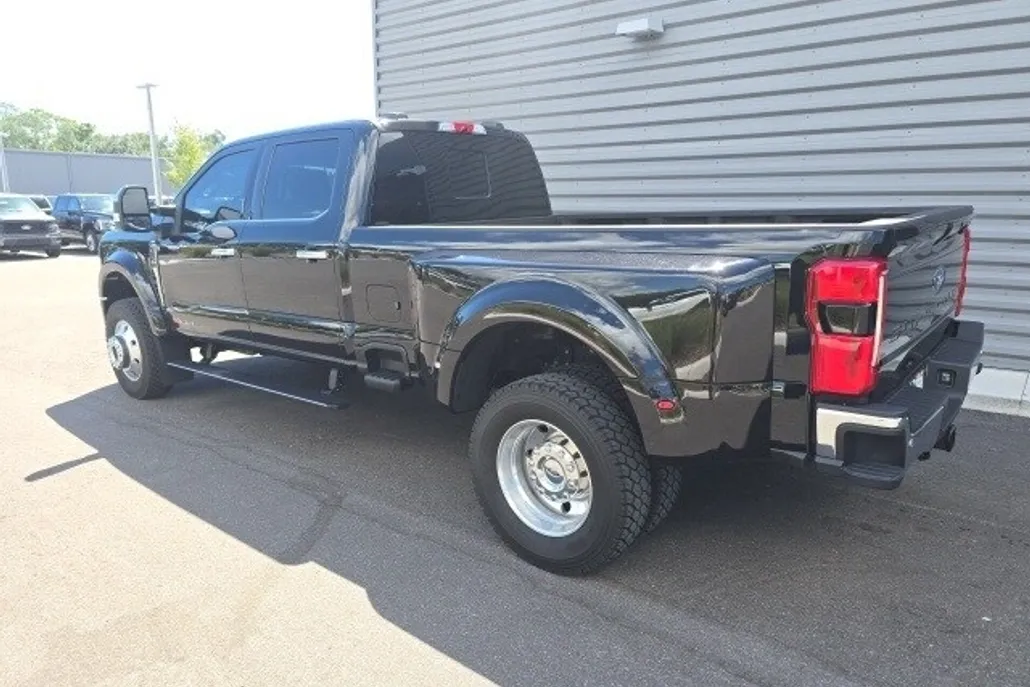 2024 Ford F-450 photo 1