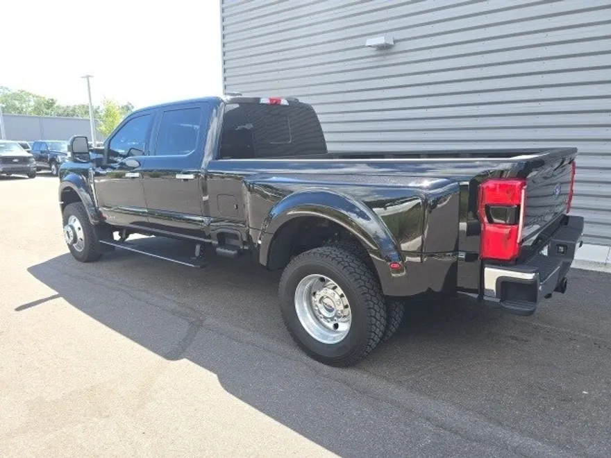 2024 Ford F-450 photo 1