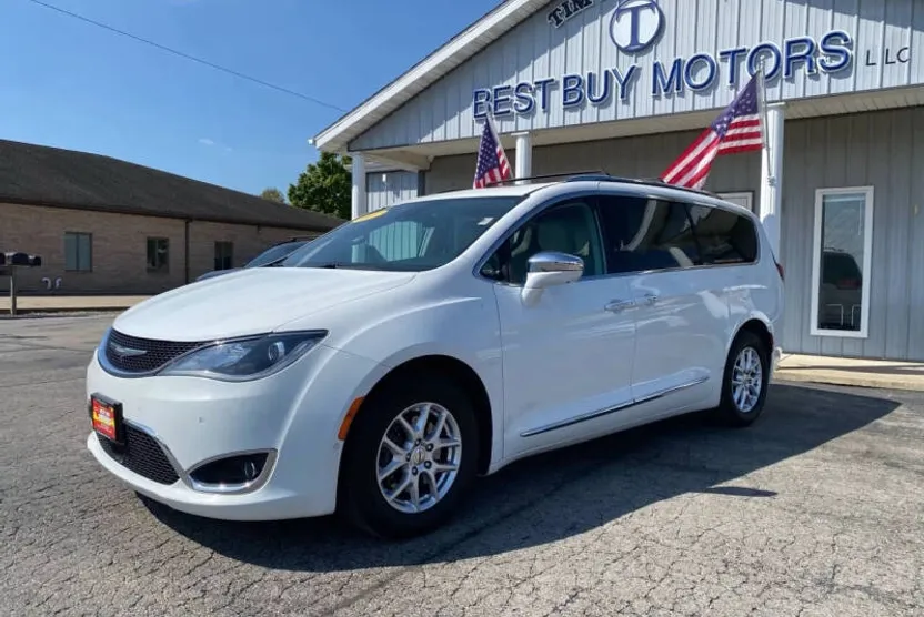 2017 Chrysler Pacifica Limited photo 1