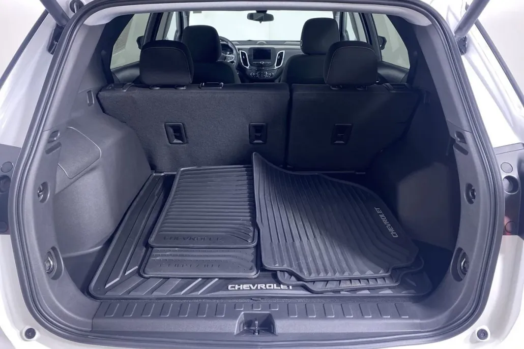 2023 Chevrolet Equinox LT photo 1