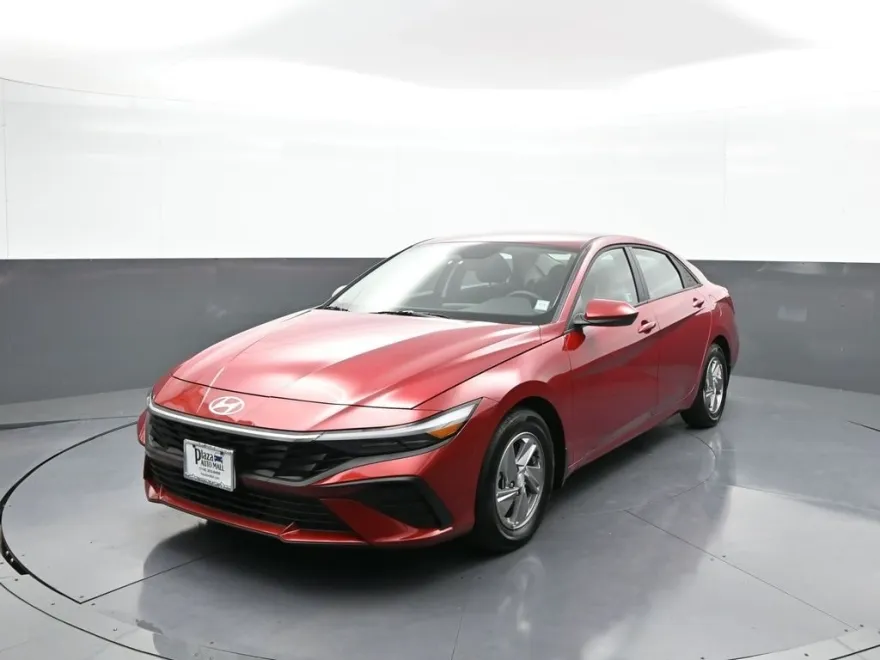 2025 Hyundai Elantra SE photo 1