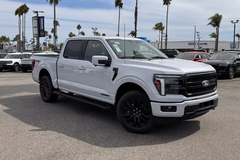 2025 Ford F-150 Lariat photo 1