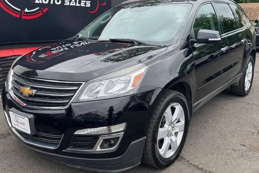 2017 Chevrolet Traverse 1LT photo 1