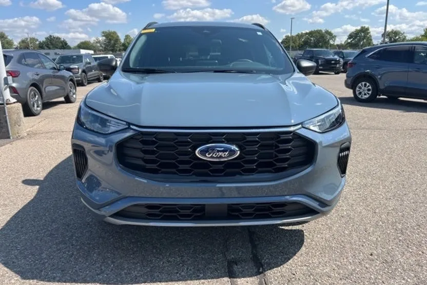 2023 Ford Escape ST-Line photo 1