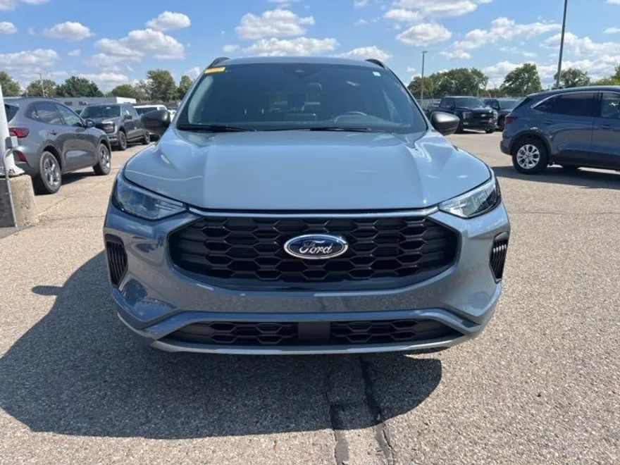 2023 Ford Escape ST-Line photo 1