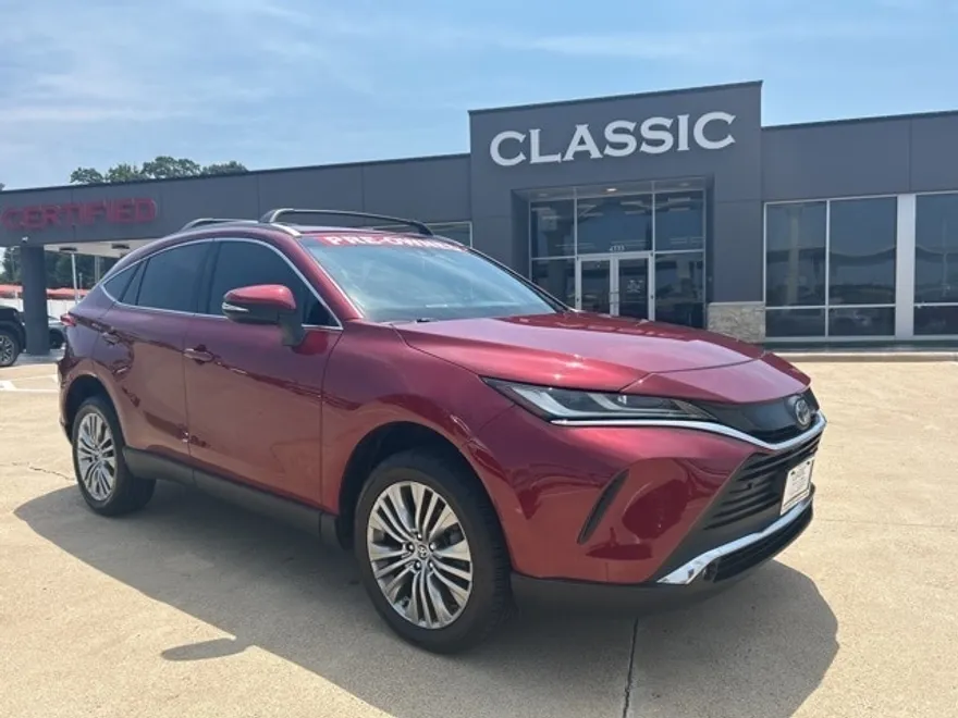 2023 Toyota Venza XLE photo 1