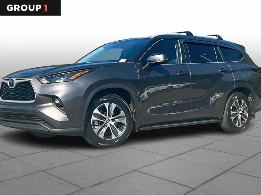 2024 Toyota Highlander XLE photo 1
