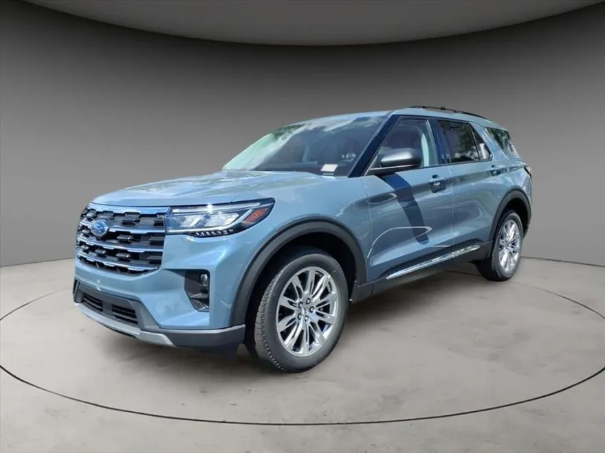 2025 Ford Explorer photo 1