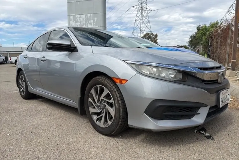 2018 Honda Civic EX photo 1