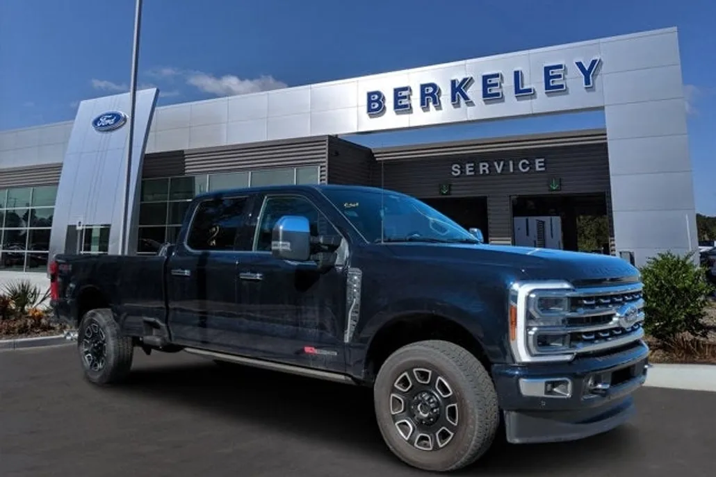2024 Ford F-350 Platinum photo 1