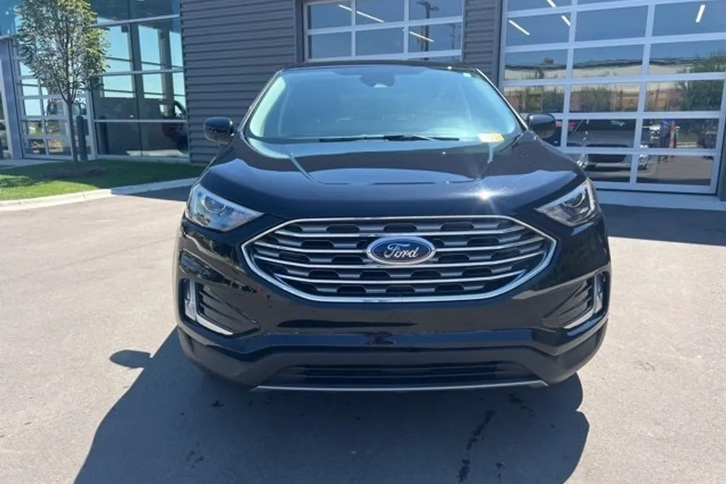 2022 Ford Edge SEL photo 1