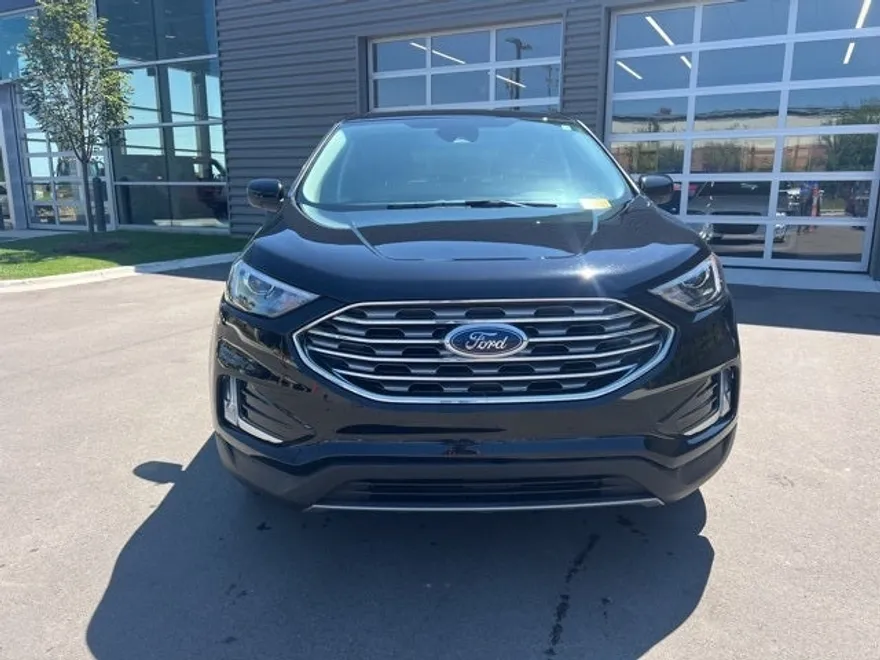 2022 Ford Edge SEL photo 1