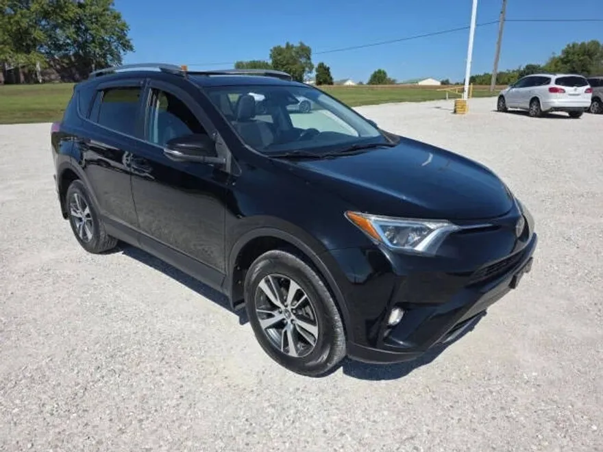 2018 Toyota RAV4 XLE photo 1