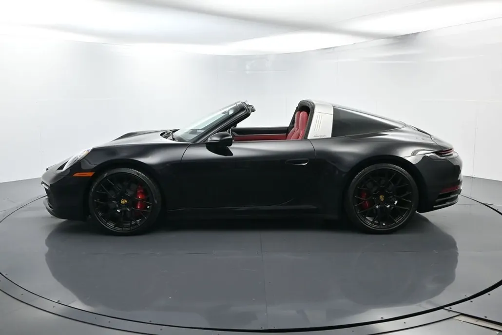 2022 Porsche 911 Targa 4S photo 1