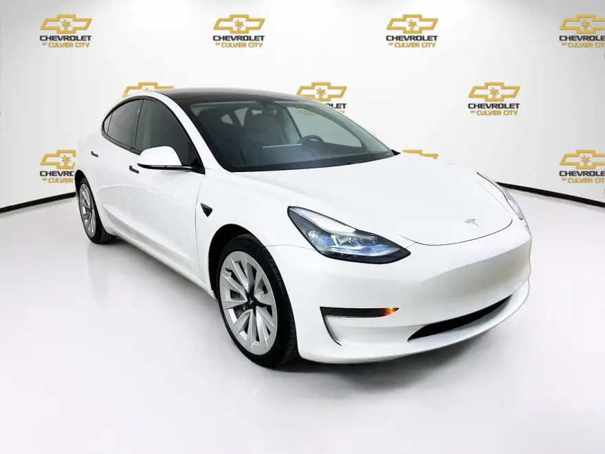2021 Tesla Model 3 Standard Range Plus photo 1