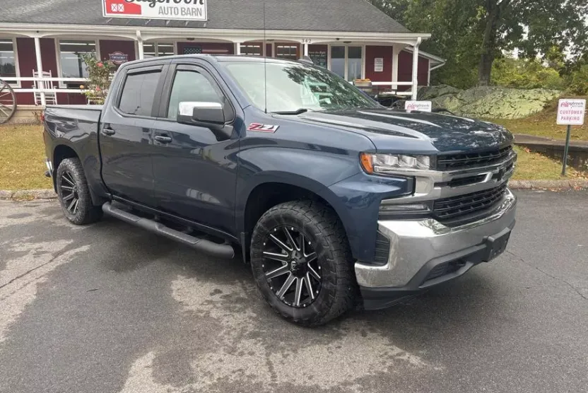 2020 Chevrolet Silverado 1500 LT photo 1