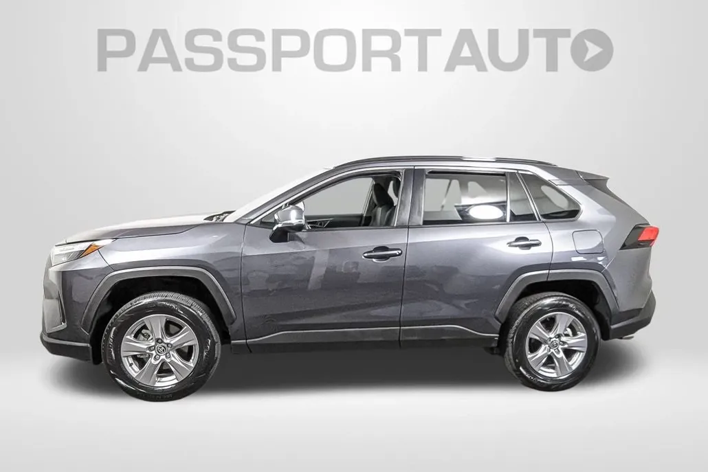 2024 Toyota RAV4 XLE photo 1